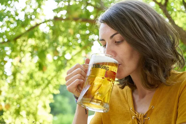 Imagine CARLSBERG BERE STICLA 330 ML